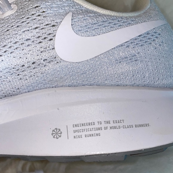 Brand new women white nike shoes - Picture 13 of 13